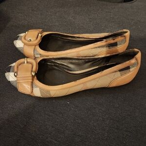 Burberry Stylish Leather Tan and Black Women's Flats